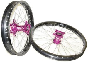 set de roues personnalisé cercle did dirt star noir et moyeux faba violet